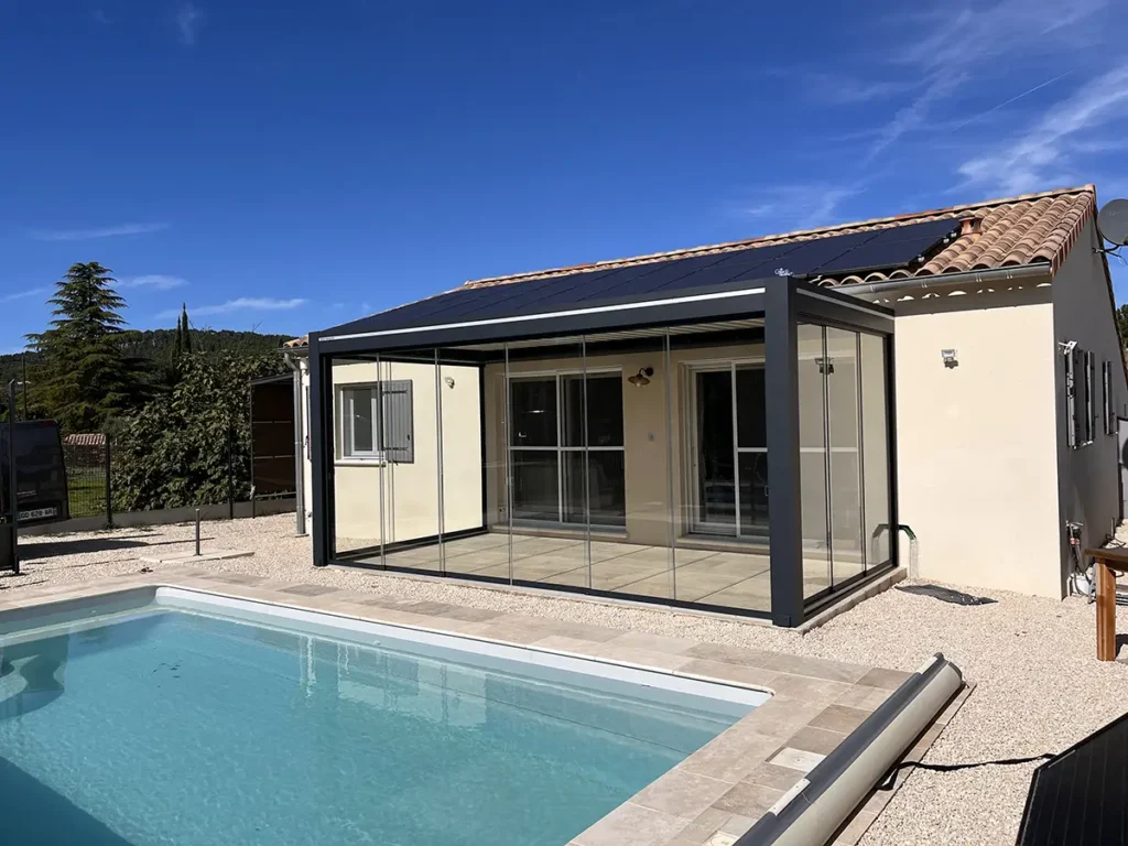 Pergola bioclimatique Entrechaux