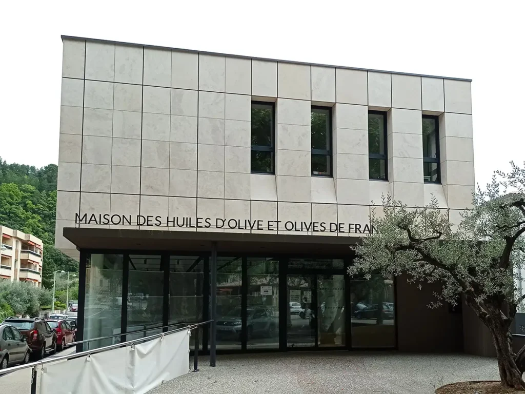 maison des huiles menuiseries à nyons
