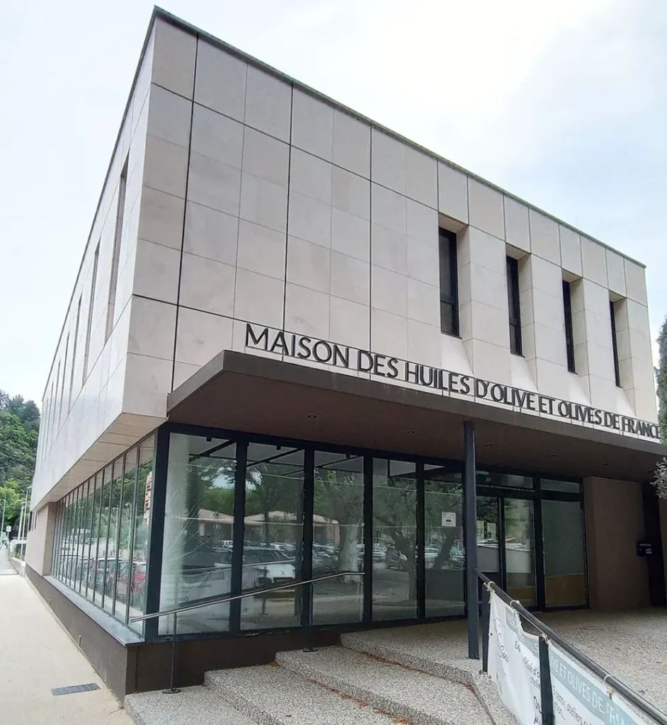 maison des huiles menuiseries à nyons